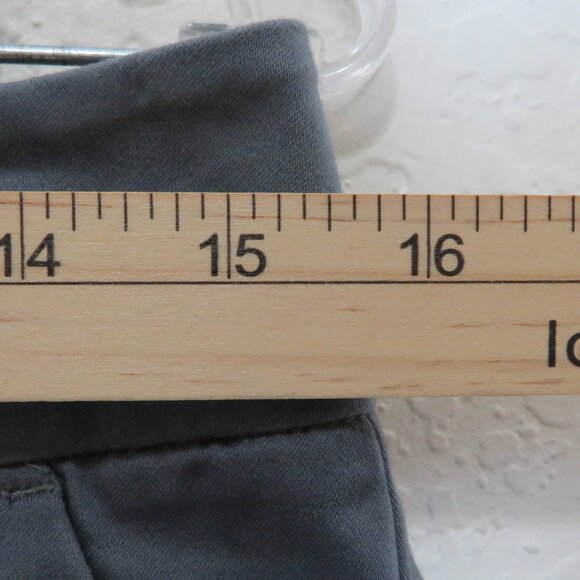 New York & Company* Women's 2" Belt Loop Multipocketed Gray Chino Shorts~ Size 2 - Picture 5 of 10